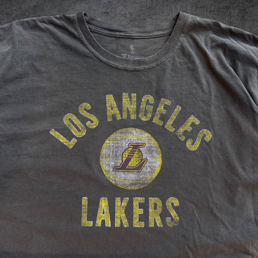 Fantaics Faded Black Los Angeles Lakers T-Shirt Size XL Streetwear NBA